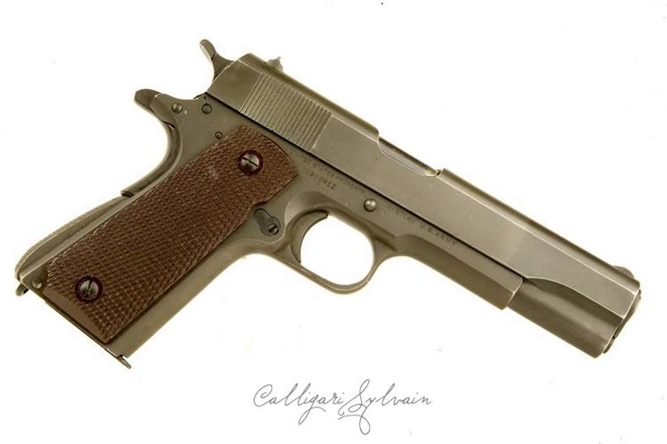 Pistolet-Colt-1911a1-16 Photo Pistolet
