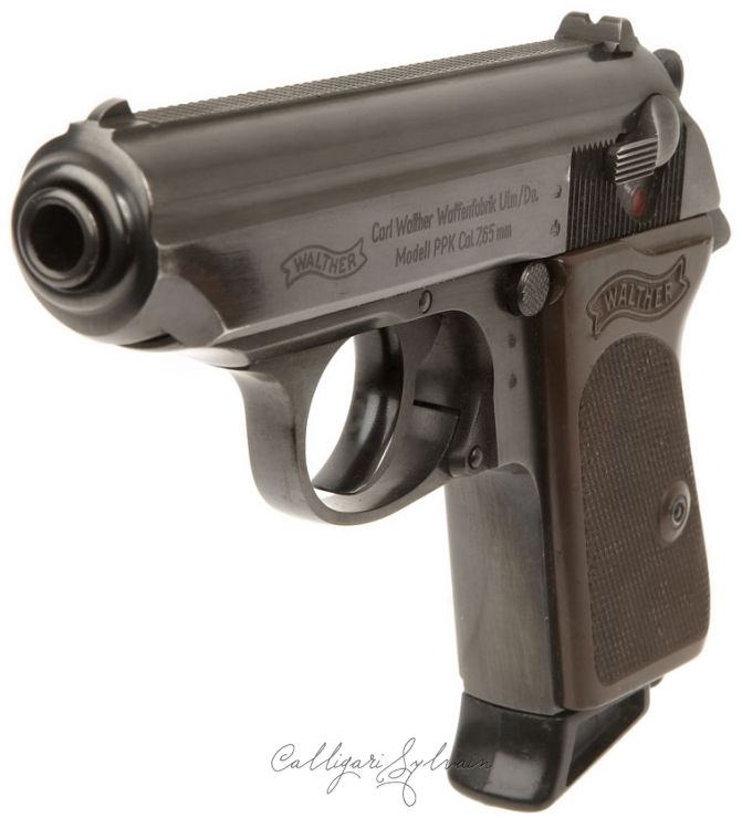 Pistolet-Walther-Ppk-In-Holster-7 Photo Pistolet