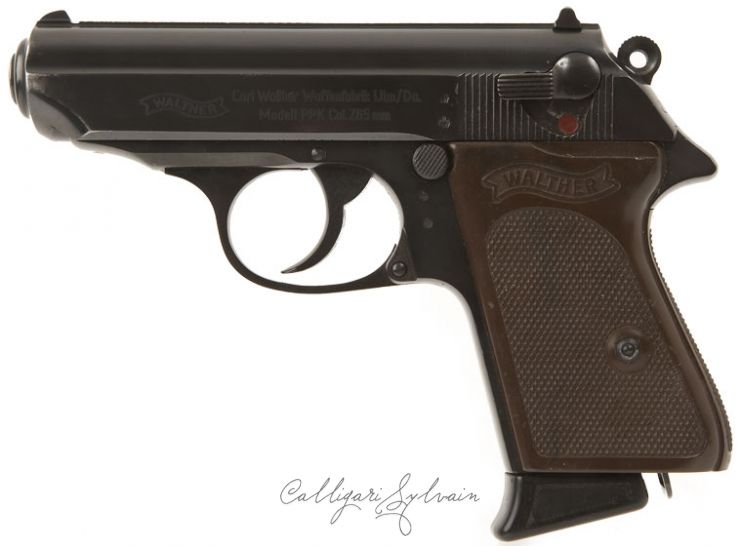 Pistolet-Walther-Ppk-In-Holster Photo Pistolet
